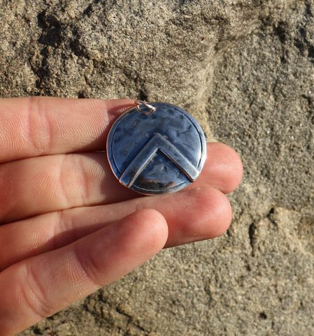 BOUCLIER SPARTIATE, PENDENTIF EN ARGENT