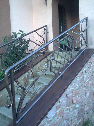 CUSTOM METAL RAILINGS