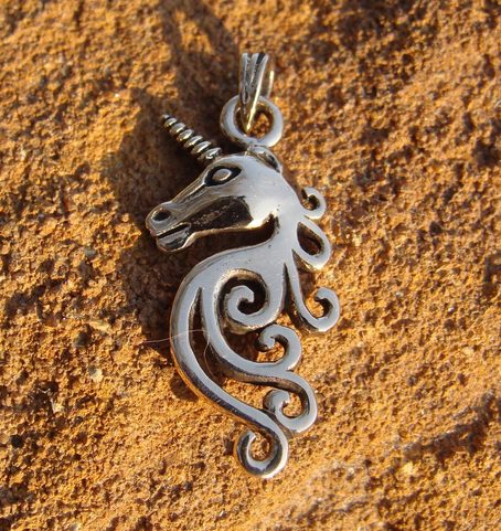 UNICORN, PENDENTIF EN BRONZE