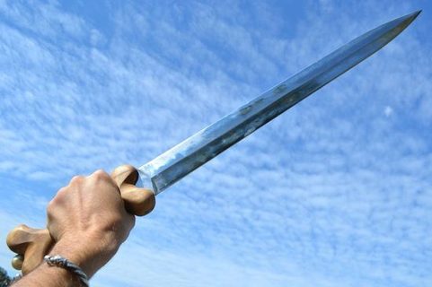EPEE CELTIQUE, LA TÈNE, UNE RÉPLIQUE DE L'ÉPÉE DE L'AGE DU FER