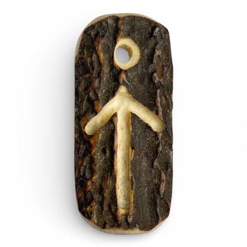 TIWAZ, PENDENTIF RUNE EN BOIS DE CERF