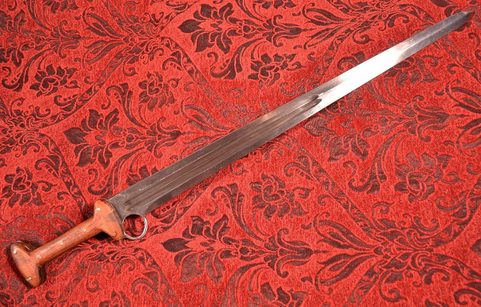 LONG BASELARD DAGGER WITH FINGER PROTECTION