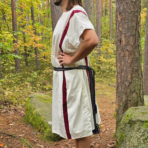 ANGUSTICLAVIA, TUNIQUE ROMAINE