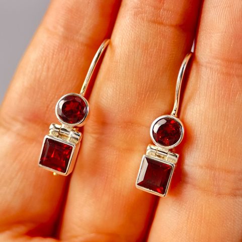 CASTELLIS, BOUCLES D'OREILLES EN ARGENT, GRENAT, AG 925/1000