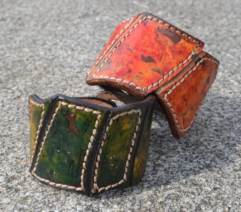 REPTILE, HANDGEARBEITETES LEDER-ARMBAND