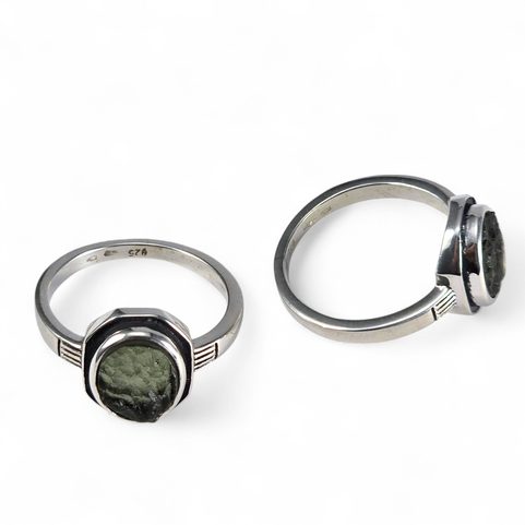 MITTELALTERLICHER RING MIT MOLDAVIT, SILBER AG 925