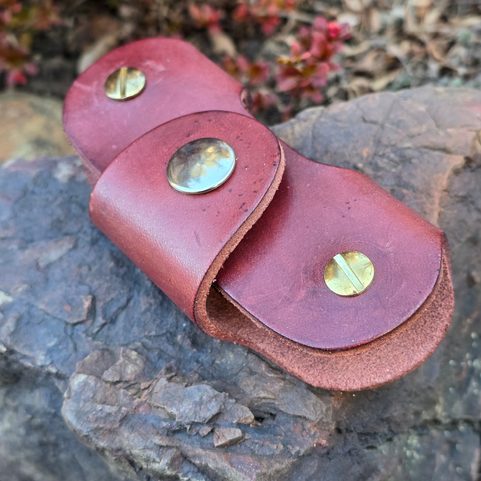 MUSHROOM - LEATHER KEY HOLDER FOR MUSHROOM PICKERS WITH SCREWS, COGNAC