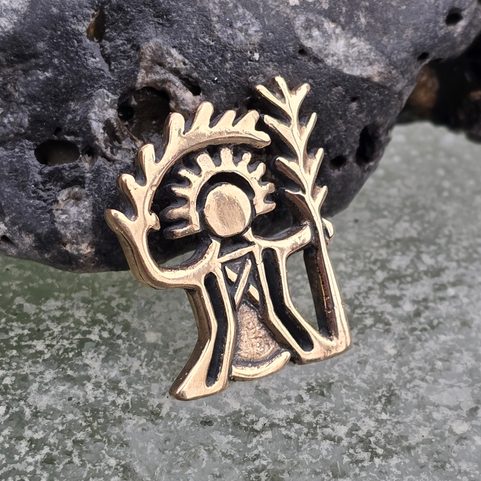 AKKA, SAMISCHE GÖTTIN DER FRUCHTBARKEIT, ANHÄNGER AUS BRONZE