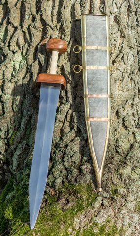 GLADIUS, TYPE MAINZ WITH DECORATIVE SCABBARD, DECORATIVE REPLICA