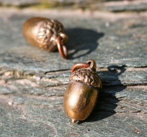 ACORN, OAK PENDANT, BRONZE
