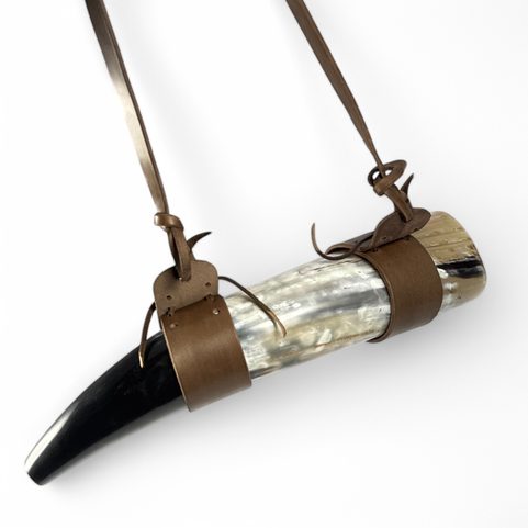 BLOWING HORN 38 CM WITH LEATHER BELT