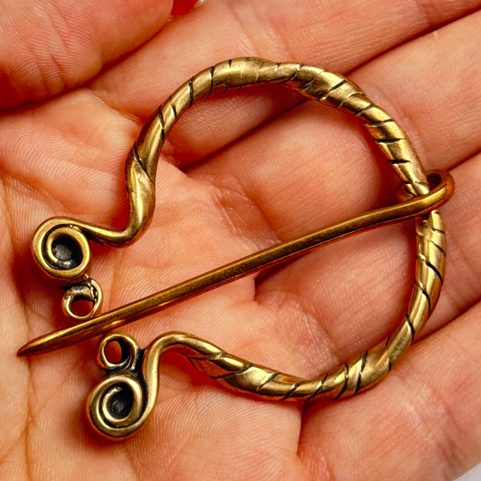 FIBULE MÉDIÉVALE EN BRONZE