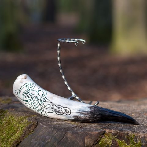 CELTIC WOLF, CARVED DRINKING HORN 0,4 L