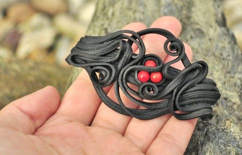 HAIR BROOCH WITH CORALS
