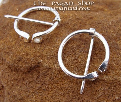 SMALL SILVER BROOCH FOR LIGHT COSTUMES