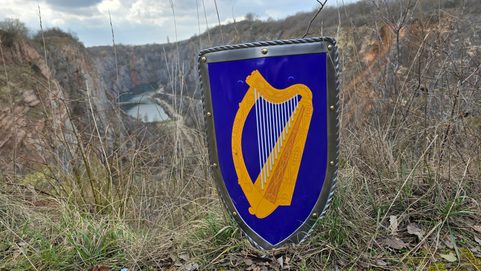 IRLAND, MITTELALTER SCHILD - METALL, HANDGEFERTIGT