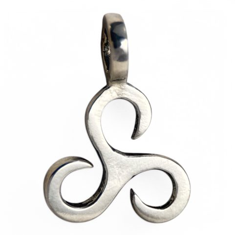 KLEINER TRISKEL, ANHÄNGER, SILBER 925
