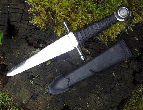 SMALL DAGGER WITH SCABBARD V