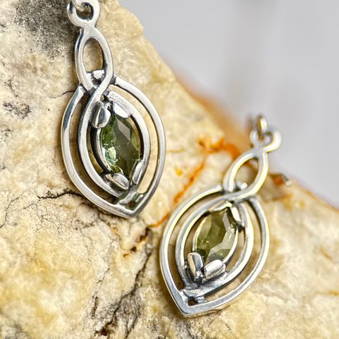 MAIA, EARRINGS, FACETED MOLDAVITE, SILVER