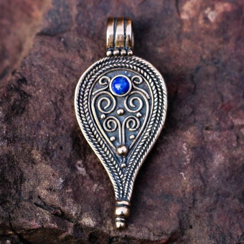 ROMAN PENDANT, II. CENTURY, BRONZE LAPIS LAZULI