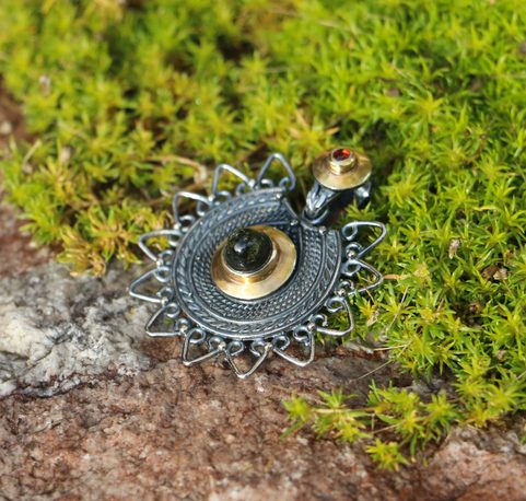 LADA PENDENTIF EN MOLDAVITE, GRANDE MORAVIE, ARGENT PLAQUÉ OR 925