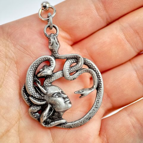 MEDUSA KEYRING, ZINC ANTIQUE SILVER