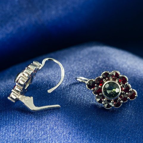 SIBILA, EARRINGS, MOLDAVITE, GARNET, SILVER