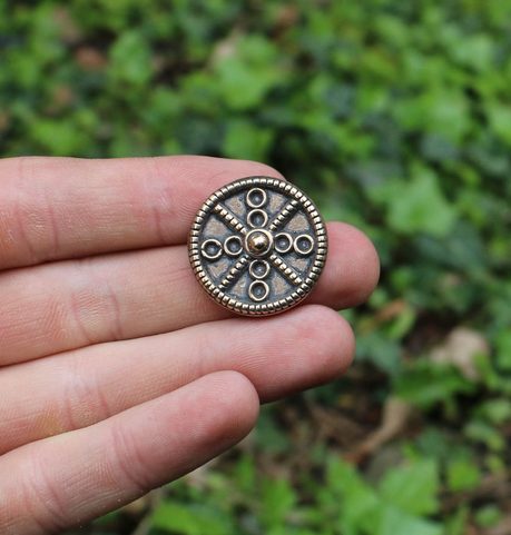 CERCLE DE SOLEIL, OPPIDUM ZAVIST, PENDENTIF CELTIQUE, BRONZE