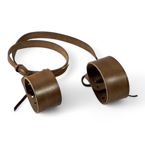 BLOWING HORN 38 CM WITH LEATHER BELT