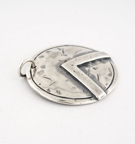 BOUCLIER SPARTIATE, PENDENTIF EN ARGENT