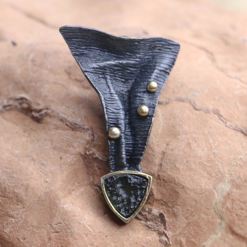 KOMETA PENDENTIF EN ARGENT AVEC MOLDAVITE, PLAQUÉ OR