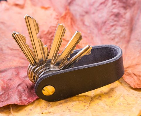 MORLEY, LEATHER KEYCHAIN