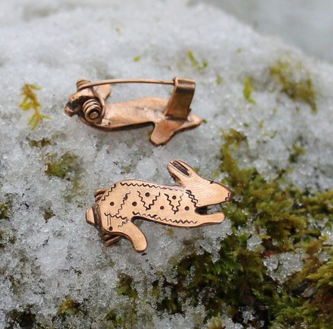 LIÈVRE, FIBULA ROMAIN, RÉPLIQUE