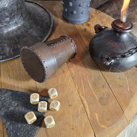 DICE WITH LEATHER CUP, 6 PIECES