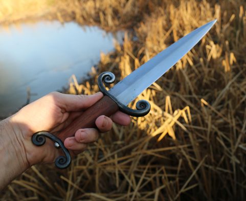 TADEUS, DAGGER