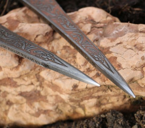 VENGEANCE BRONZE EDITION ETCHED THROWING KNIFE WITH VEGVÍSIR - 1 PIECE