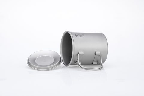 TI3201 SINGLE-WALL TITANIUM MUG WITH FOLDING HANDLE AND LID