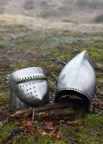 BASCINET DE CASQUE, CHURBURG, XIVE SIÈCLE, ACIER DE 1,6 MM