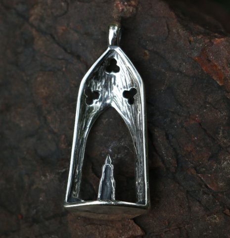 LANTERNE MÉDIÉVALE - LUMIÈRE POUR L'ÂME, PENDENTIF EN ARGENT