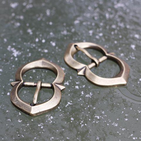 MEDIEVAL BUCKLE ZINC ANT. BRASS 16MM