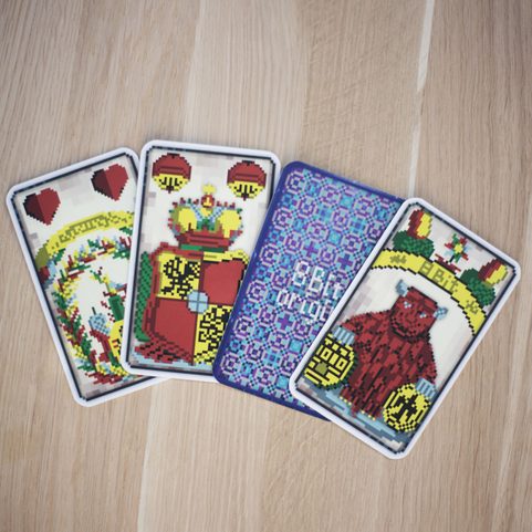 DANS LE CADRE DE 8-BIT - UN JEU DE CARTES MARIAGE