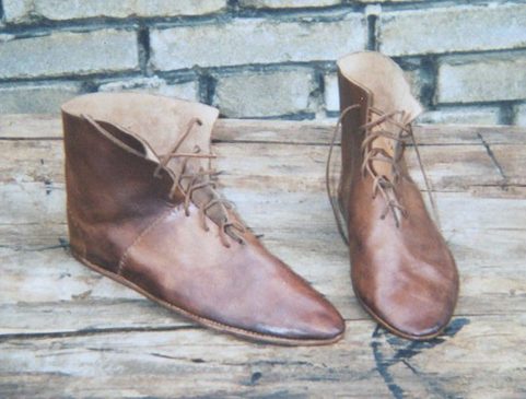 MEDIEVAL LOW SHOES