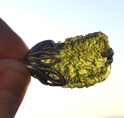 SURIA, PENDENTIF EN ARGENT STERLING EN MOLDAVITE TCHÈQUE