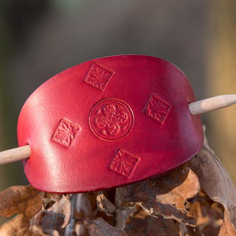 GOTHICA, LEATHER HAIR BROOCH RED