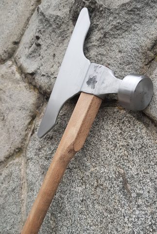 WAR HAMMER WITH SHAFT - HMB