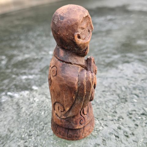 IRISH BARD DAOINE SÍ, CARVED STATUE