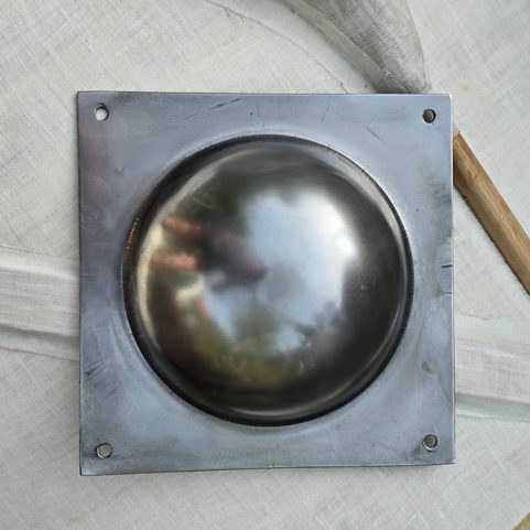 BOSSE DE BOUCLIER, 2 MM D'ACIER, ROMAIN, UMBO, CARRÉ - DROIT