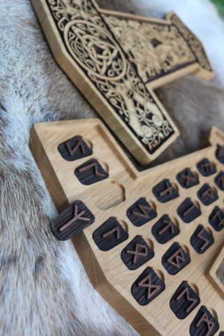 MJÖLLNIR - RUNES FUTHARK SET AND THOR'S HAMMER GIFT BOX