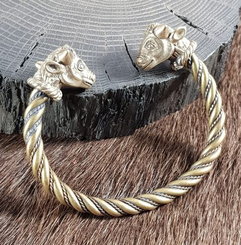 CELTIC BRACELET, BULL'S HEADS, TRICHTINGEN, BRASS