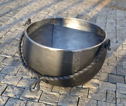 ROUND IRON CAULDRON 8 L
